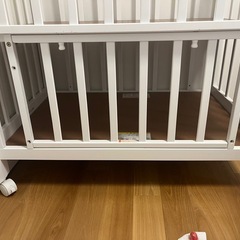ベビーベッドの画像