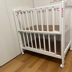 ベビーベッド