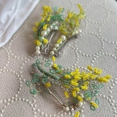 【ハンドメイド/作家作品】ミモザフラワーとパールのヘアバレッタ　髪飾り　お花の画像