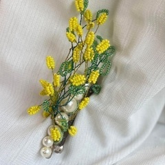 【ハンドメイド/作家作品】ミモザフラワーとパールのヘアバレッタ　髪飾り　お花の画像