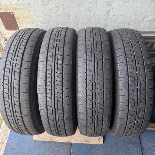 バリ山　DUNLOP ダンロップ　VAN01 195/80R15 107/105L LT 夏タイヤ　2021年製　15インチ　ハイエース　キャラバン