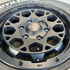 RAYSデイトナM9 Blackedition TOYOオープンカントリーR/Tハイエース200系の画像