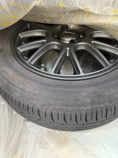 アクア夏タイヤ4本アルミホイール付き175/65R15