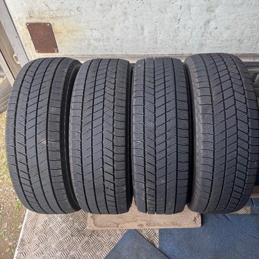 バリ山　BRIDGESTONE ブリジストン　ブリヂストン　VRX3 195/65R15 スタッドレス　タイヤ　2021年製　15インチ　プリウス　セレナ　など