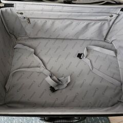 コモドール　キャリーケース中サイズ美品！スーツケースの画像