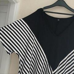 【プラスサイズ】SHEIN・Vネックトップスの画像