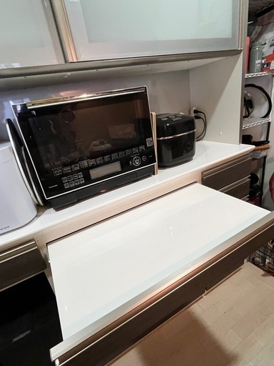引渡し先決まりました。食器棚