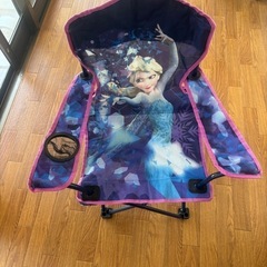 小さな折りたたみ椅子の画像