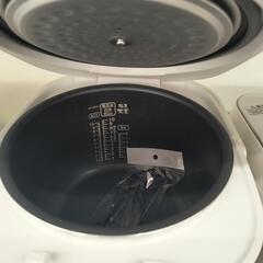 【ジャングルジャングル守口店】炊飯ジャー　アイリスオーヤマ　ERC-MB10-W　2017年  炊飯器の画像