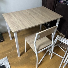 ダイニングテーブルの画像