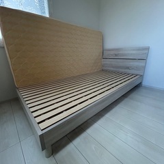 シングルベットとマットレスの画像