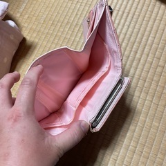 ピンクのお財布の画像