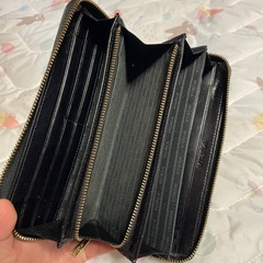 黒い長財布の画像