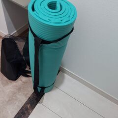 美品＊グロングのヨガマット 厚さ10mm - エメラルドグリーン【専用ゴムマット・メッシュケース付き】の画像