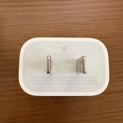 iPhoneのアダプター2個と2mのケーブルの画像