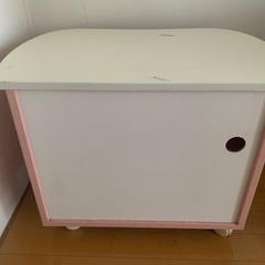 キティちゃんテレビ台の画像