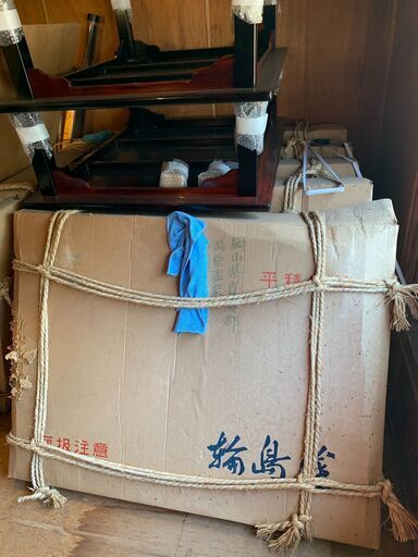 輪島塗座卓と座布団のセット　昭和レトロ　倉庫から発掘　奇跡の新品　複数枚有り　古民家カフェ等に