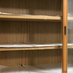 木製キャビネット 食器棚　ガラス扉付きの画像