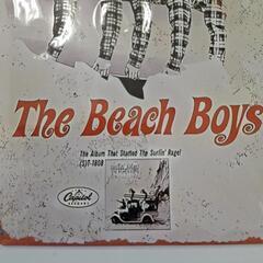 ⏹️ The Beach Boys Surfin' USA ブリキ壁サイン レトロ 鉄の絵画 ヴィンテージ メタル飾り板 装飾 吊り下げ バー カフェ ストアの画像