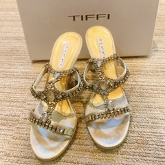 TIFFI ティフィー ビジュー付きシルバーサンダル　38サイズ