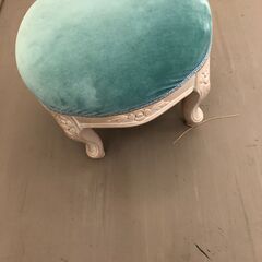 JM20007K)★大特価★猫脚スツール、アンティーク調オットマン<径：約30cm  高さ：約25cm> 中古品【取りに来られる方限定】 の画像