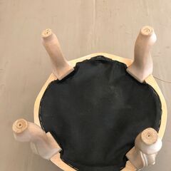JM20007K)★大特価★猫脚スツール、アンティーク調オットマン<径：約30cm  高さ：約25cm> 中古品【取りに来られる方限定】 の画像