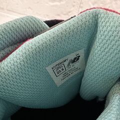 New balance KV703HMY トレッキングシューズ 23.5cm ニューバランス スニーカー アウトドア 登山 ピンク 札幌市 白石店の画像