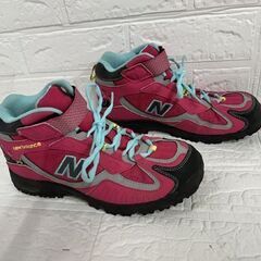 New balance KV703HMY トレッキングシューズ 23.5cm ニューバランス スニーカー アウトドア 登山 ピンク 札幌市 白石店の画像
