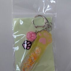 ハンドメイド レジン キーホルダー 肉球 黄色 S_157