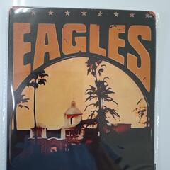 アメリカのロックバンド、イーグルスの代表曲「ホテル・カリフォルニア」のアルバムジャケットをモチーフにしたブリキ看板です。の画像