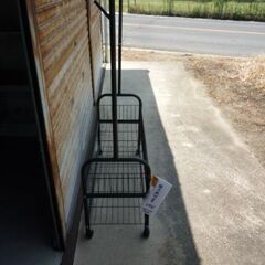 【受渡予定者決定】LYNCJP ハンガーラック　2メッシュ棚付き パイプハンガーラックの画像