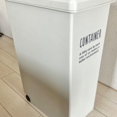 ゴミ箱の画像