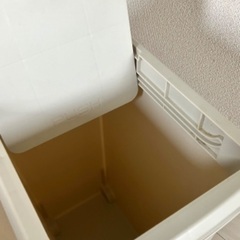 ゴミ箱の画像