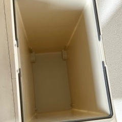 ゴミ箱の画像