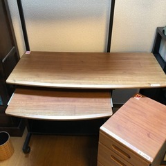 パソコンデスクの画像