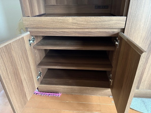 食器棚、上段未使用です。