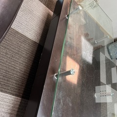 ガラスローテーブルの画像