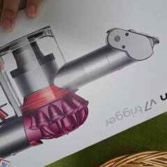【Dyson】V7 Trigger／ハンディクリーナー／コードレス・吸引力◎の画像