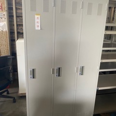 3人用ロッカーの画像