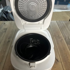 【TOSHIBA 炊飯器　2019年製】の画像