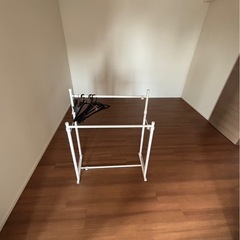 外用洗濯物干しと中の干し竿の画像