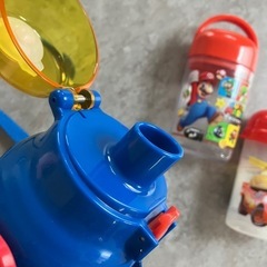 マリオ水筒、おしぼりケースの画像