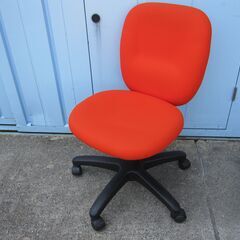 事務イス　肘なし　オレンジ　プラス製ネクシス　KC-NX61SL