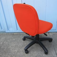 特価！　事務イス　肘なし　オレンジ　プラス製ネクシス　KC-NX61SLの画像