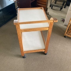 ローラ付き荷物置きの画像