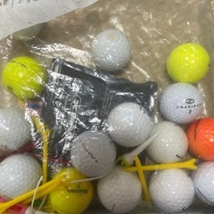 ゴルフボールとピン