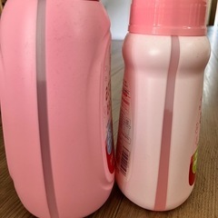 赤ちゃん用洗剤と柔軟剤の画像
