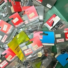 マキタ カーボンブラシ 各種 1個100円〜200円の画像