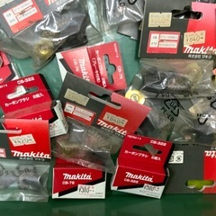 マキタ カーボンブラシ 各種 1個100円〜200円の画像