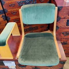 【愛品倶楽部柏店】在庫2点！ 天童木工 肘置付 座椅子の画像